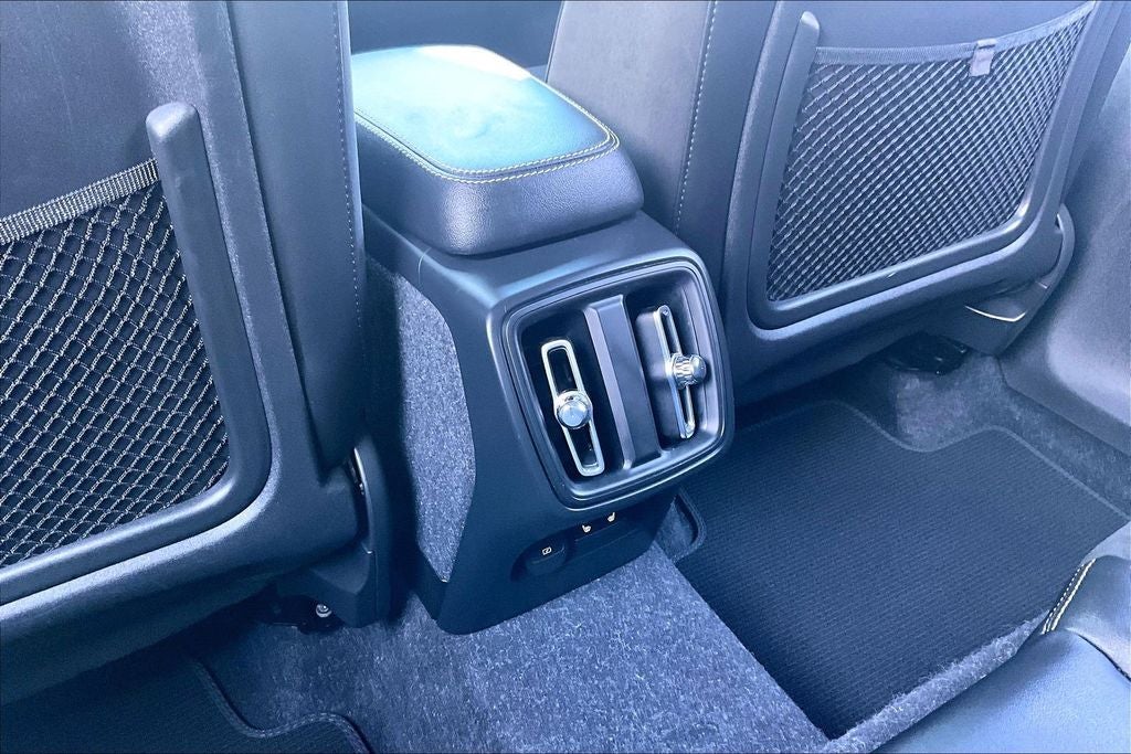 2022 Volvo XC40 R-Design