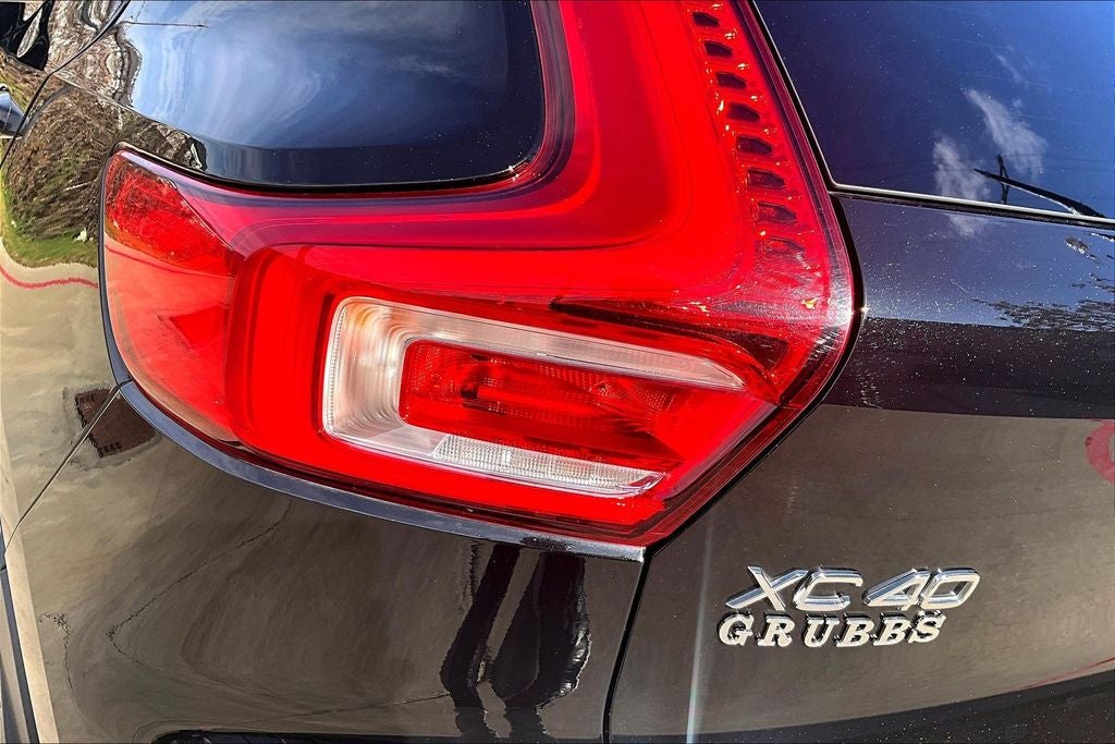 2022 Volvo XC40 R-Design