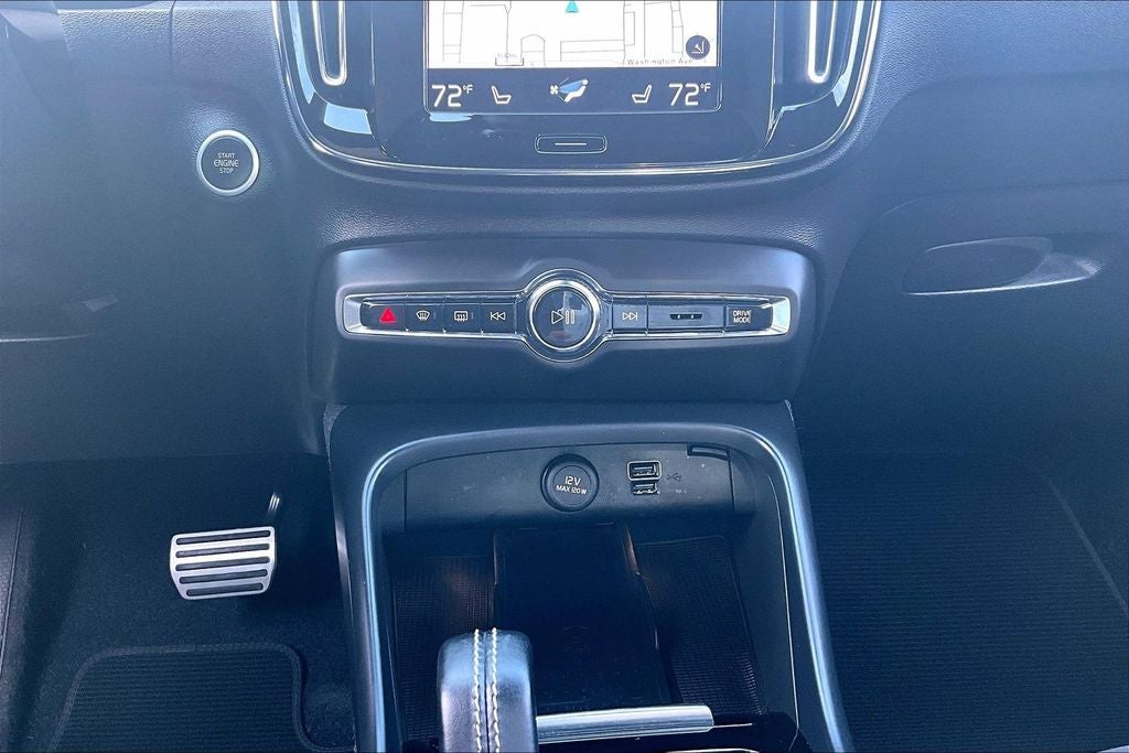 2022 Volvo XC40 R-Design