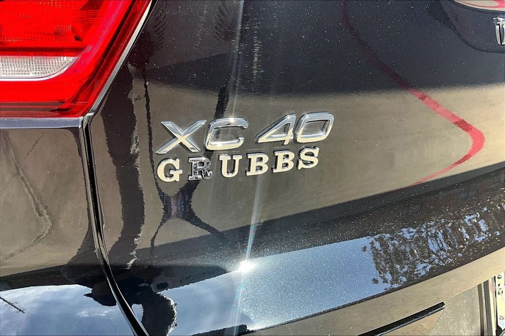 2022 Volvo XC40 R-Design