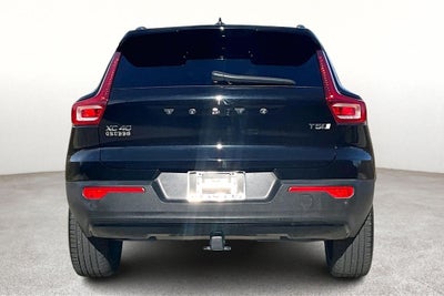 2022 Volvo XC40 R-Design