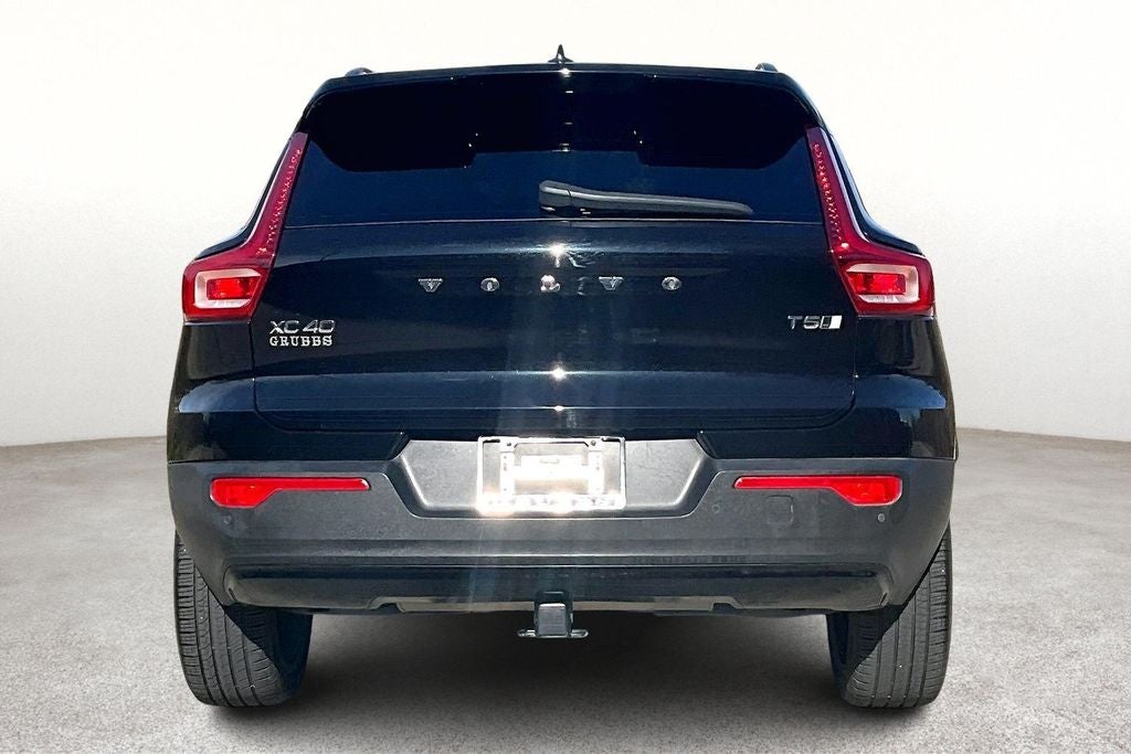 2022 Volvo XC40 R-Design