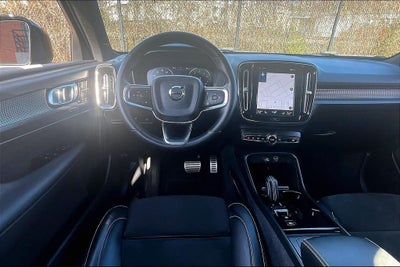 2022 Volvo XC40 R-Design