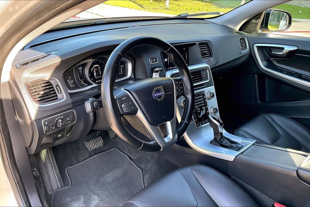 2018 Volvo V60 Cross Country T5