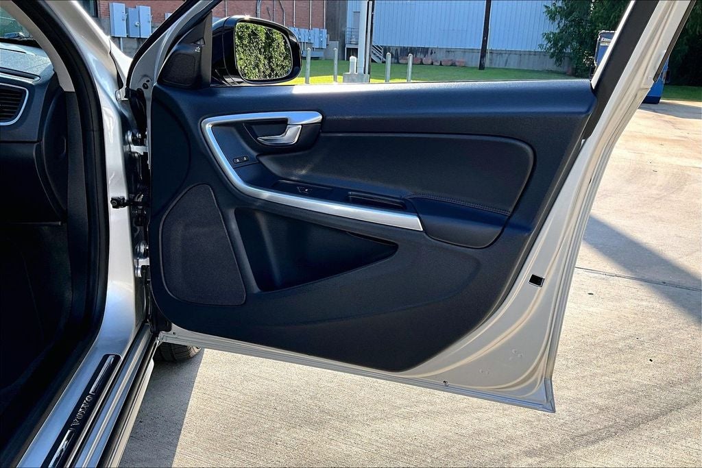 2018 Volvo V60 Cross Country T5