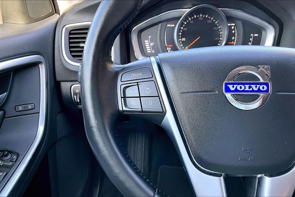 2018 Volvo V60 Cross Country T5