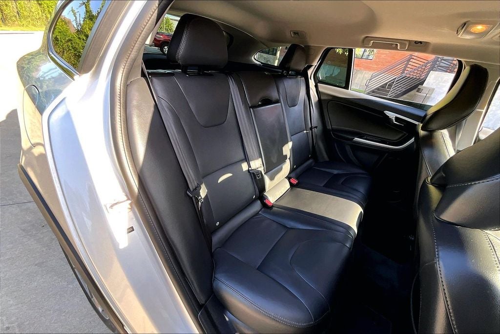2018 Volvo V60 Cross Country T5