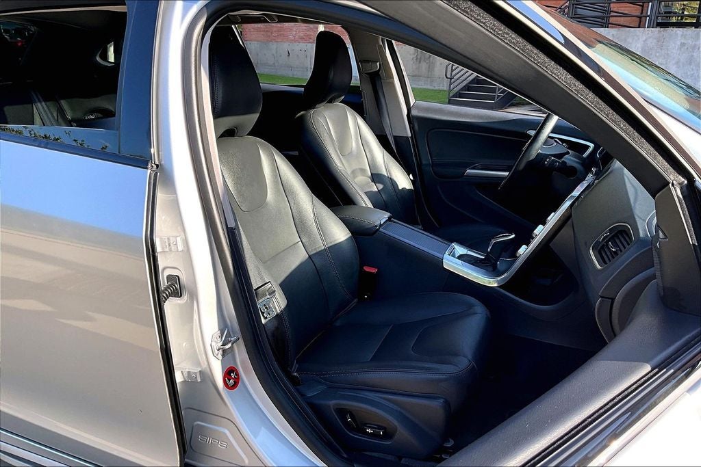 2018 Volvo V60 Cross Country T5