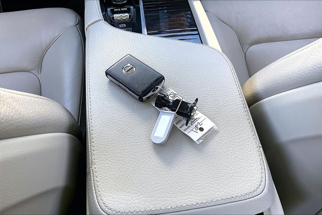 2019 Volvo XC90 T6 Momentum