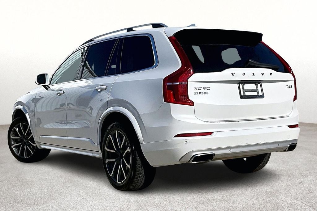 2019 Volvo XC90 T6 Momentum
