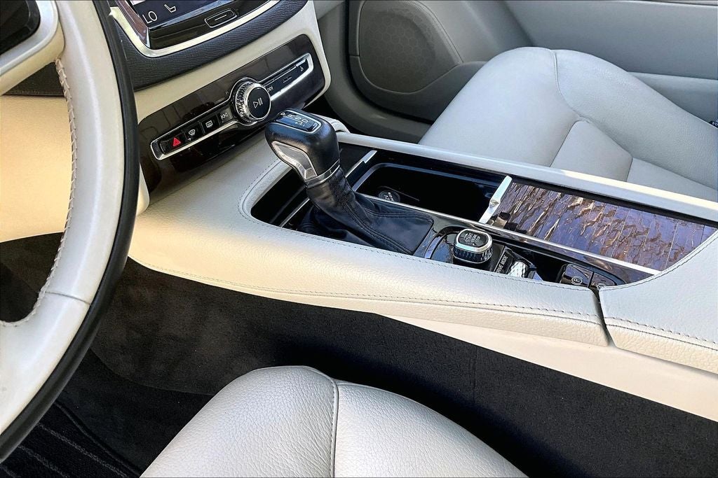 2019 Volvo XC90 T6 Momentum