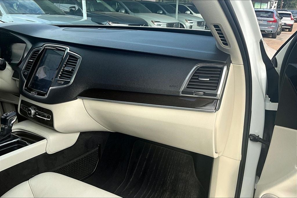 2019 Volvo XC90 T6 Momentum