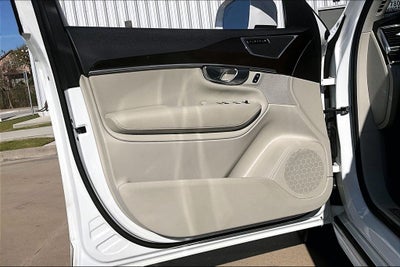 2019 Volvo XC90 T6 Momentum