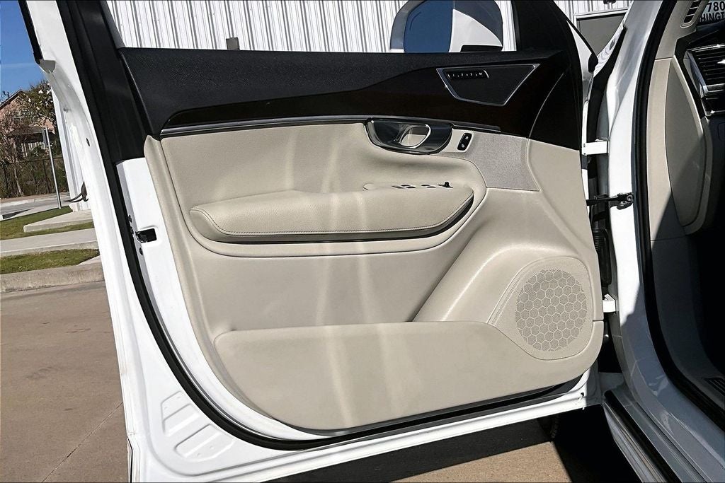 2019 Volvo XC90 T6 Momentum