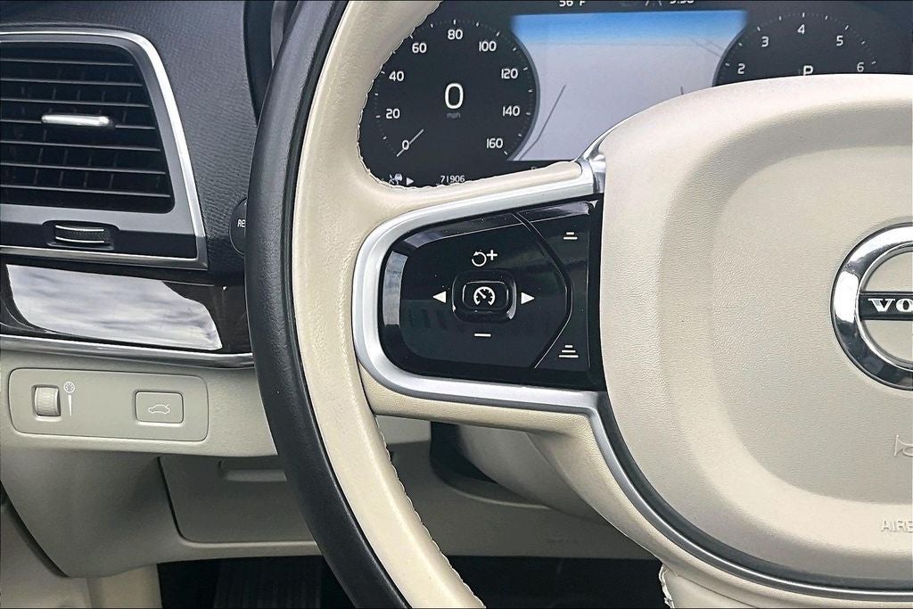 2019 Volvo XC90 T6 Momentum