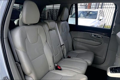 2019 Volvo XC90 T6 Momentum
