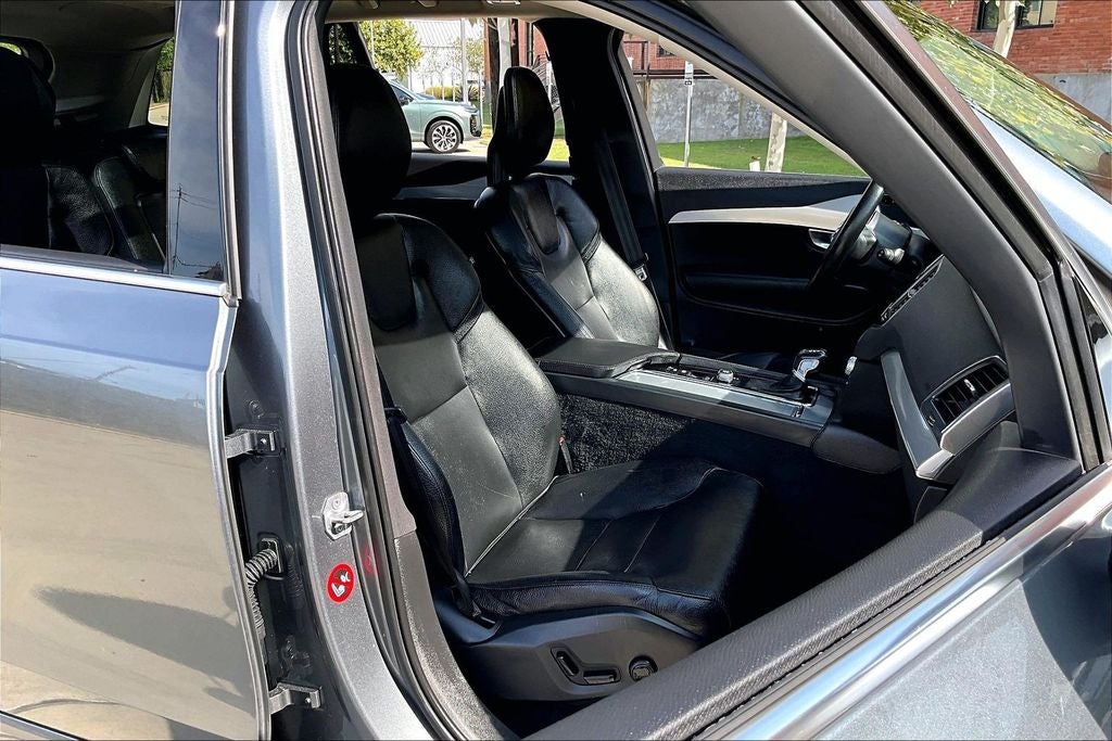 2018 Volvo XC90 T6 Momentum