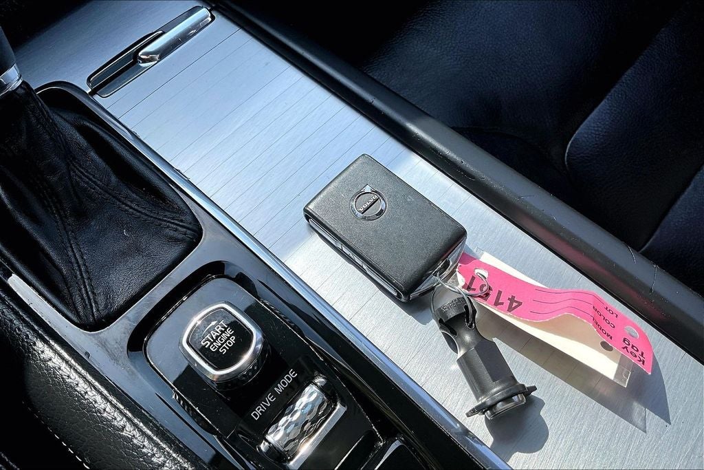 2018 Volvo XC90 T6 Momentum