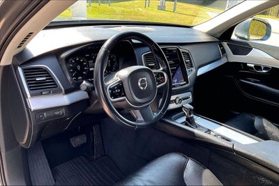2018 Volvo XC90 T6 Momentum