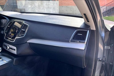 2018 Volvo XC90 T6 Momentum