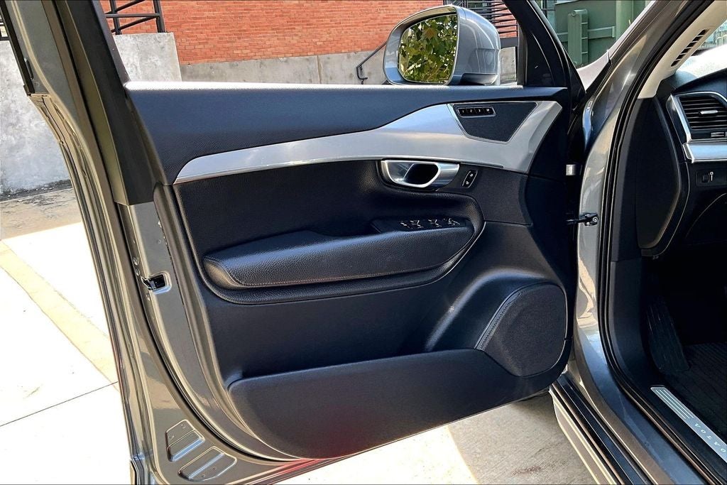 2018 Volvo XC90 T6 Momentum