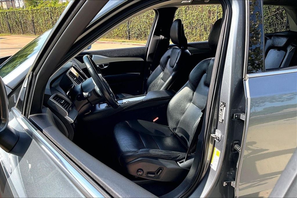 2018 Volvo XC90 T6 Momentum