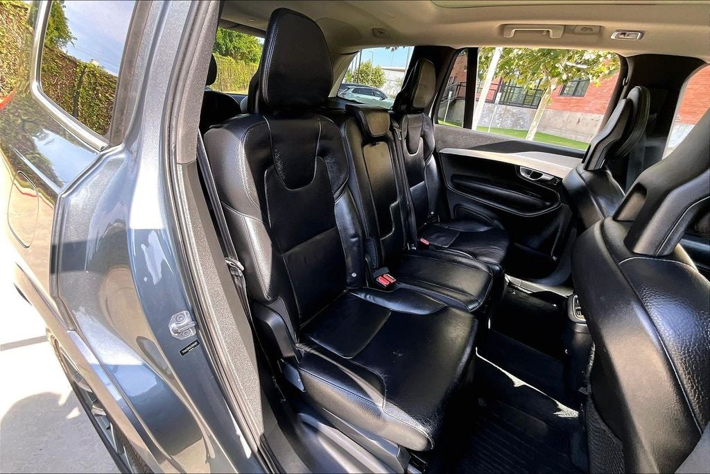2018 Volvo XC90 T6 Momentum