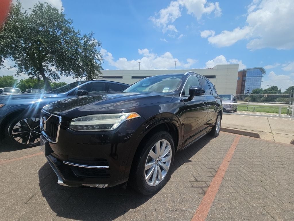 2016 Volvo XC90 T6 Momentum