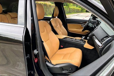 2016 Volvo XC90 T6 Momentum