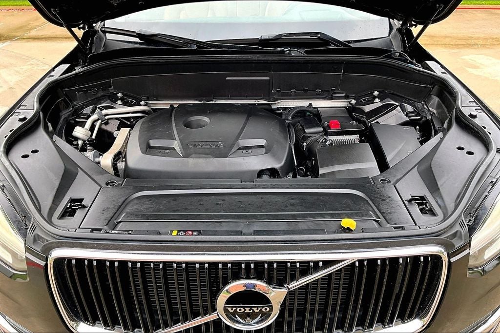 2016 Volvo XC90 T6 Momentum
