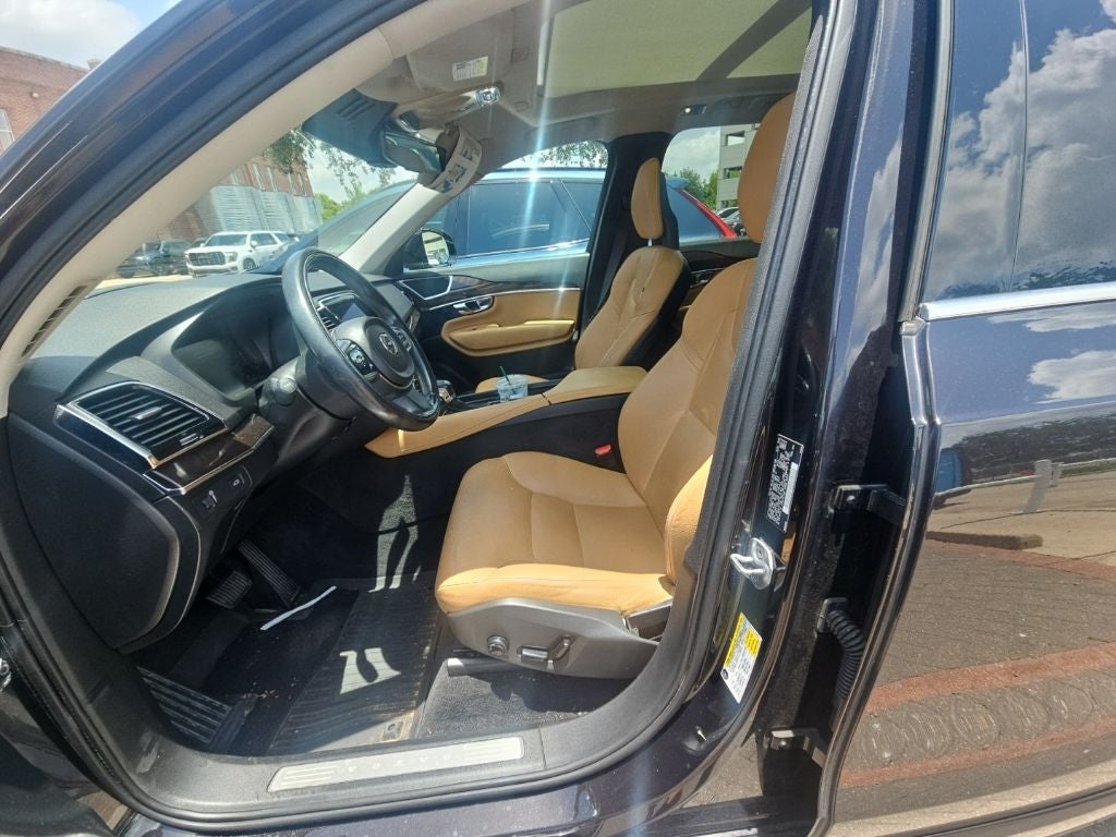 2016 Volvo XC90 T6 Momentum