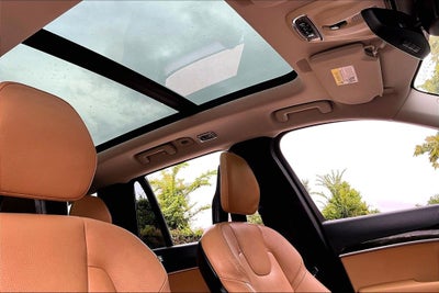 2016 Volvo XC90 T6 Momentum