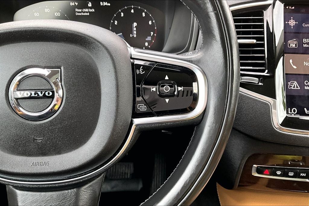 2016 Volvo XC90 T6 Momentum