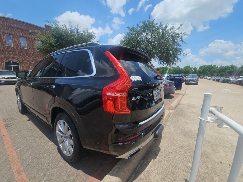 2016 Volvo XC90 T6 Momentum