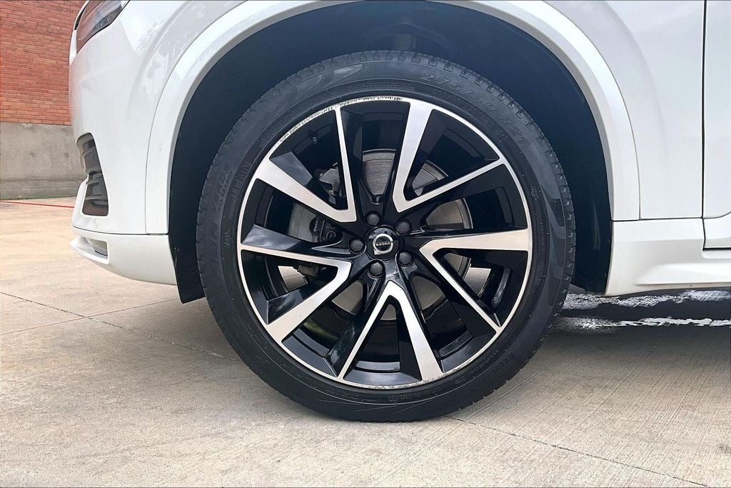2022 Volvo XC90 T6 Momentum