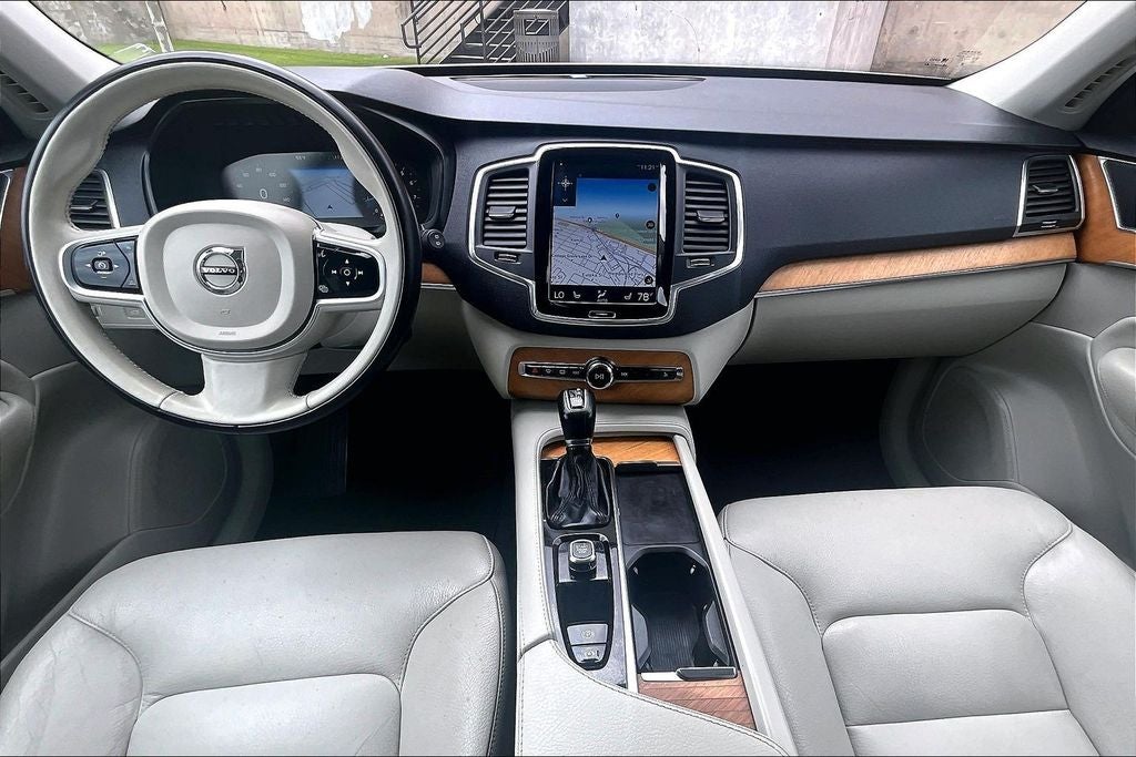 2022 Volvo XC90 T6 Momentum