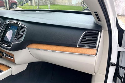 2022 Volvo XC90 T6 Momentum