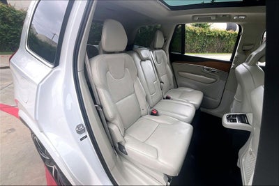 2022 Volvo XC90 T6 Momentum