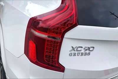 2022 Volvo XC90 T6 Momentum