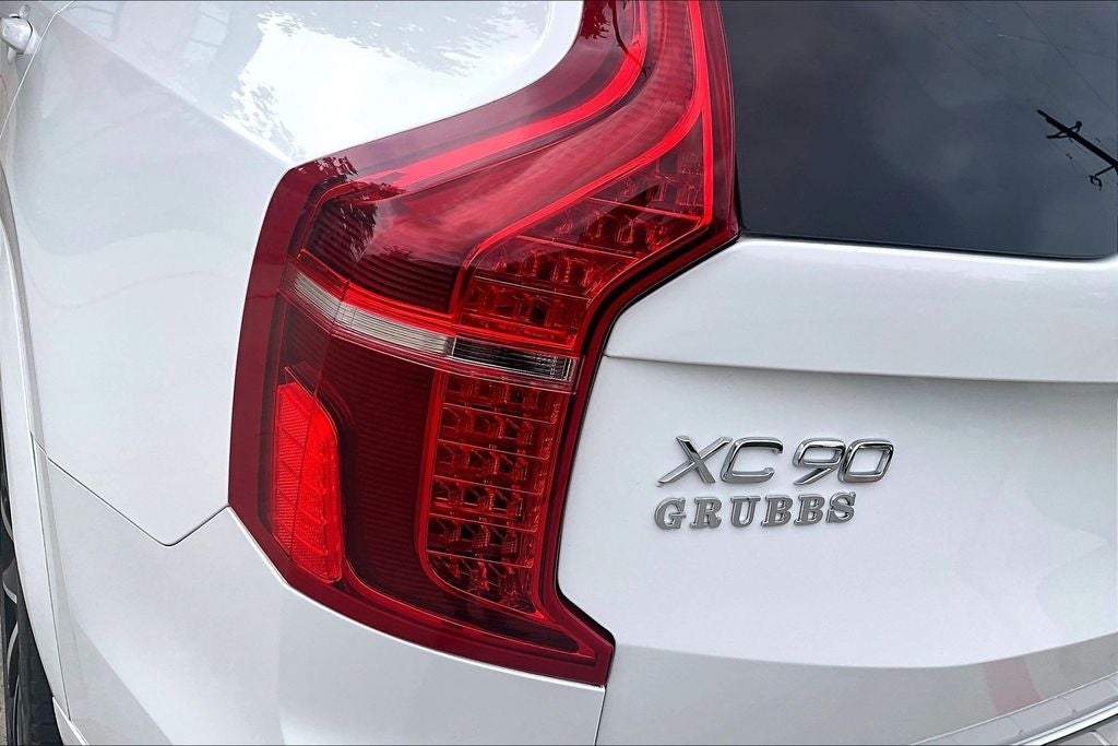 2022 Volvo XC90 T6 Momentum