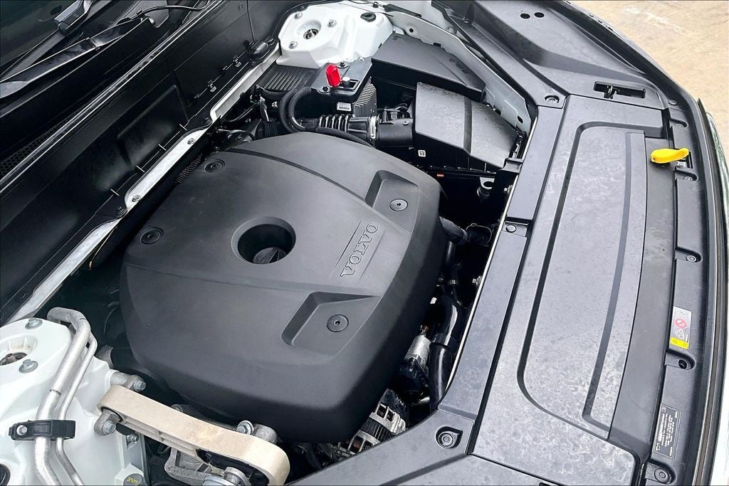 2022 Volvo XC90 T6 Momentum