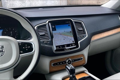 2022 Volvo XC90 T6 Momentum