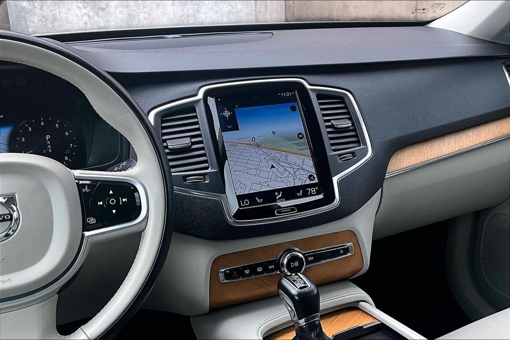 2022 Volvo XC90 T6 Momentum
