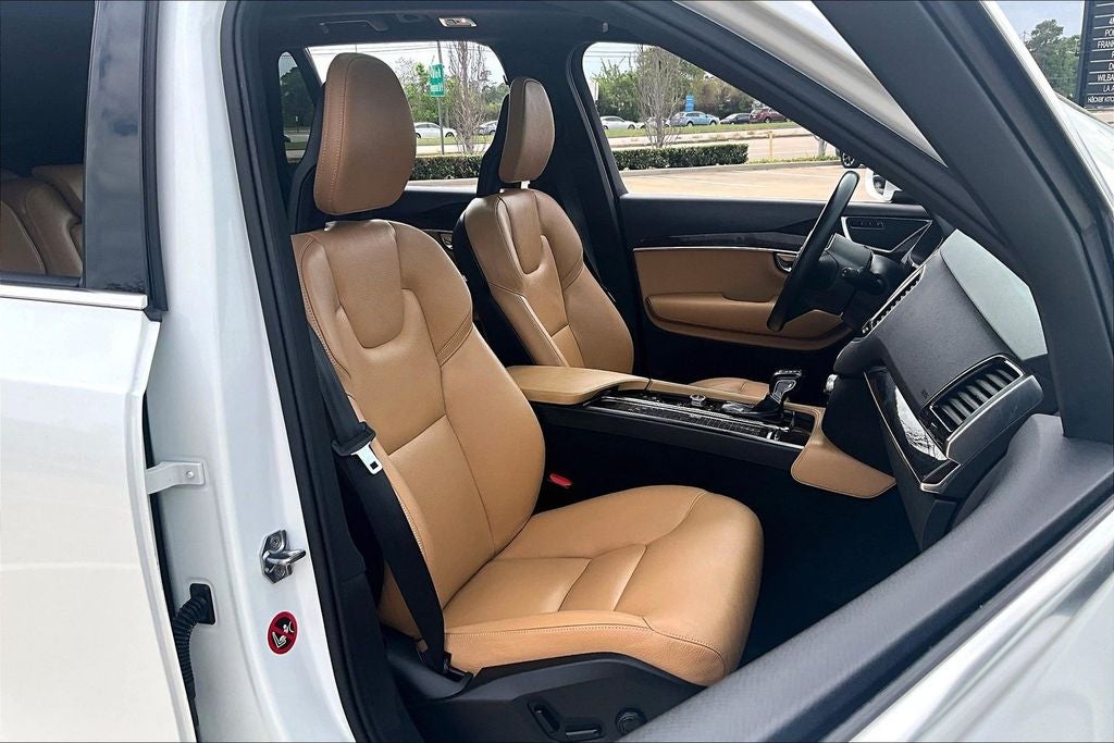 2017 Volvo XC90 T6 Momentum