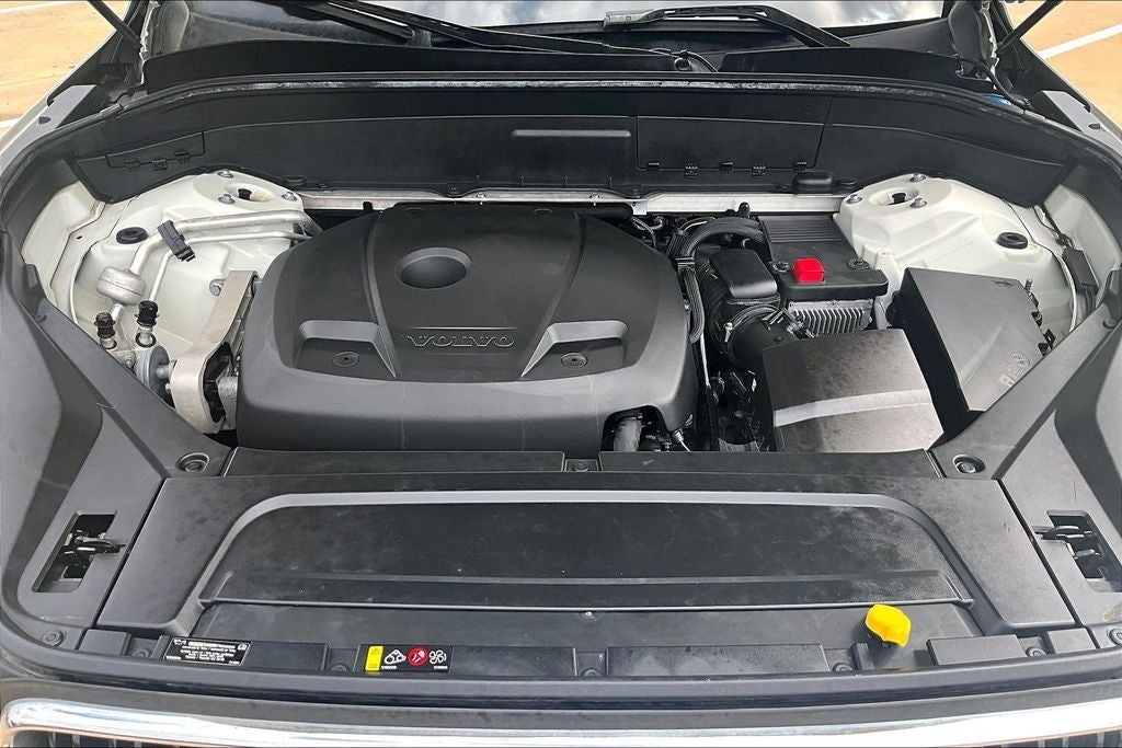 2017 Volvo XC90 T6 Momentum