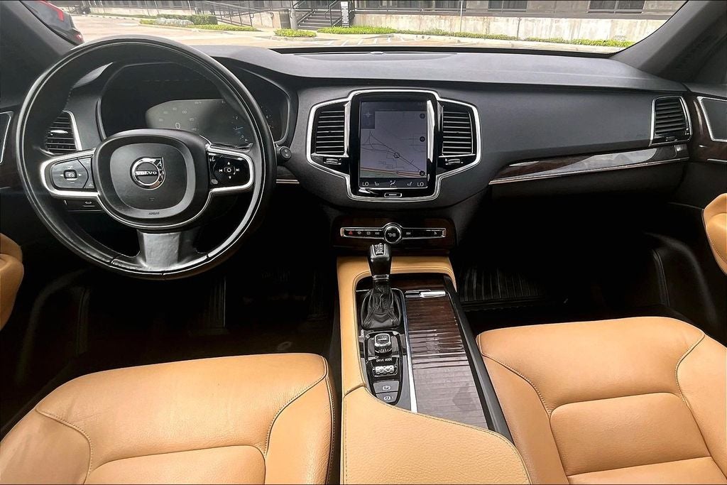 2017 Volvo XC90 T6 Momentum
