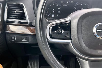 2017 Volvo XC90 T6 Momentum