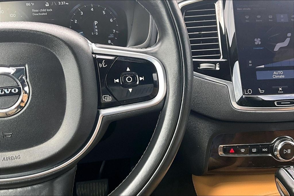 2017 Volvo XC90 T6 Momentum