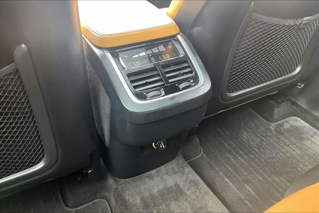 2017 Volvo XC90 T6 Momentum