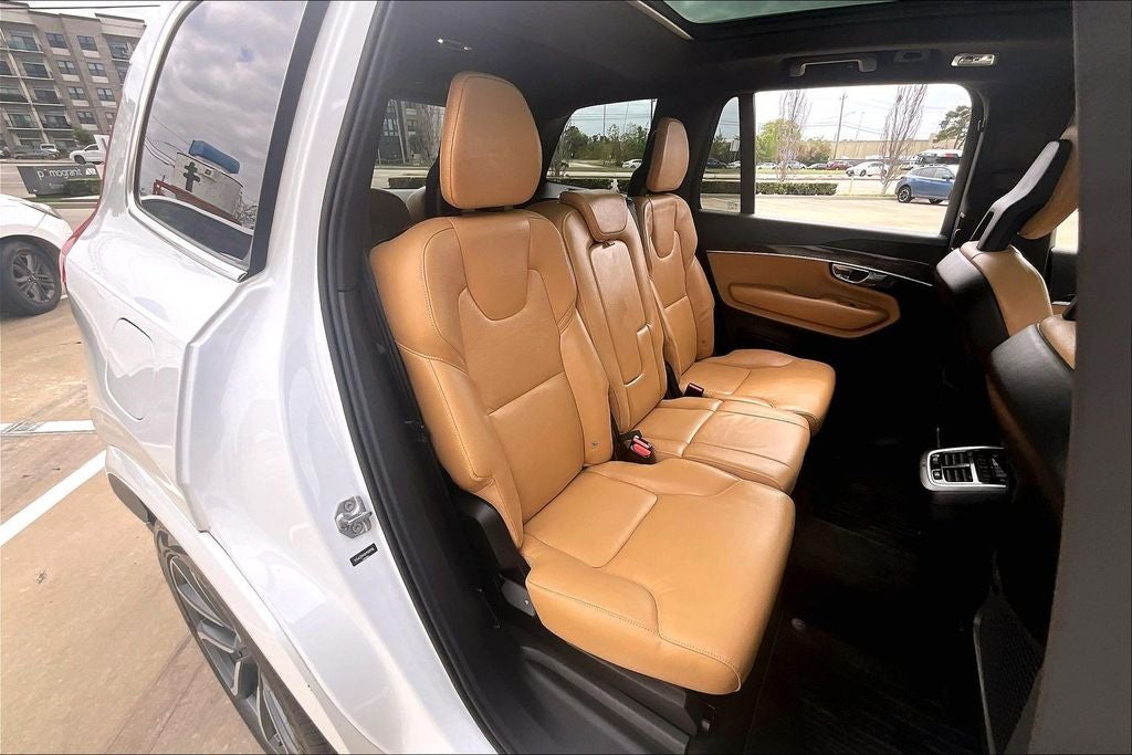 2017 Volvo XC90 T6 Momentum